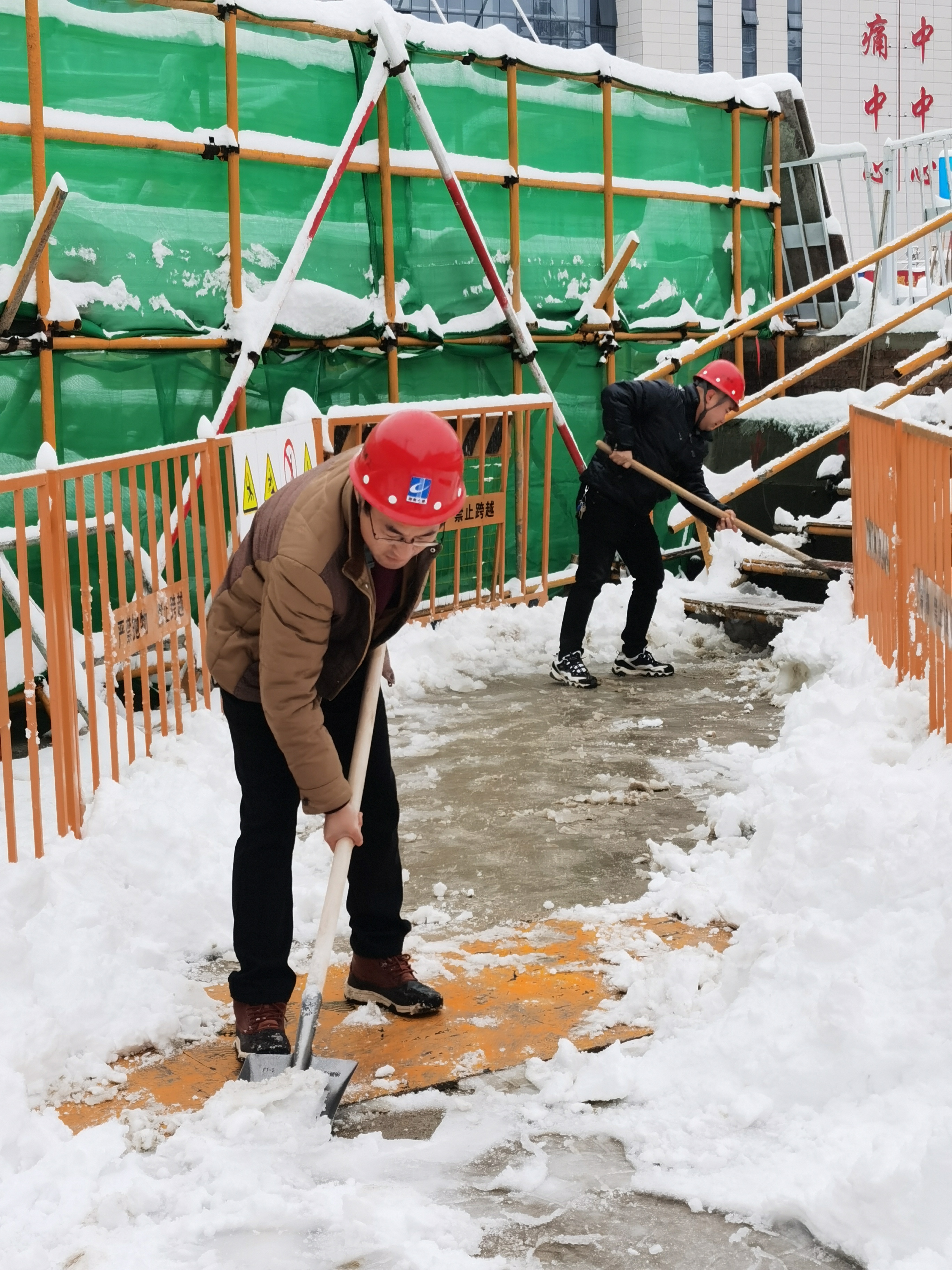 破冰除雪 全力推动复工复产(图4)